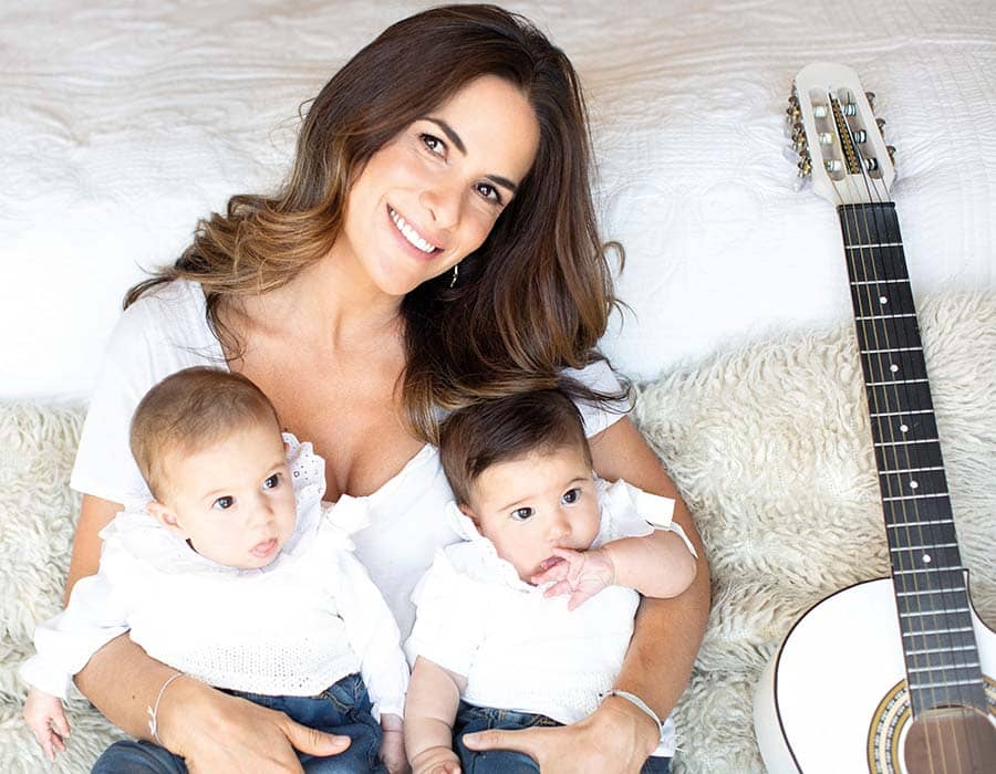 Naty Botero y sus hijas