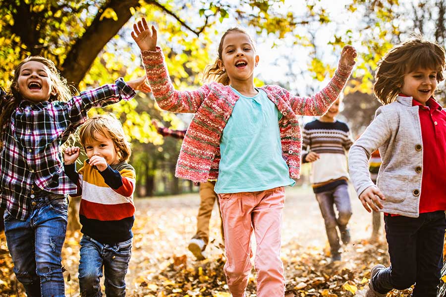 niños al aire libre