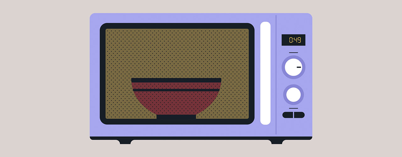 Esto es lo que dice la ciencia sobre si es seguro o no cocinar alimentos en  bolsas de plástico en el microondas