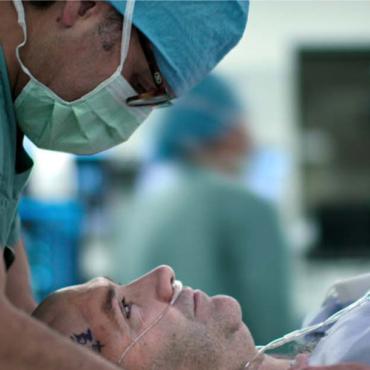 Ases del bisturí: la serie de Netflix que muestra la cirugía como un arte 