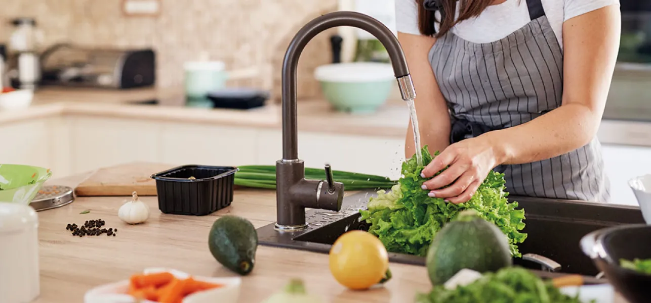 ¿Cómo lavar y refrigerar correctamente los alimentos?