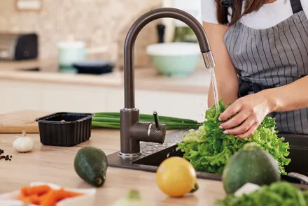¿Cómo lavar y refrigerar correctamente los alimentos?